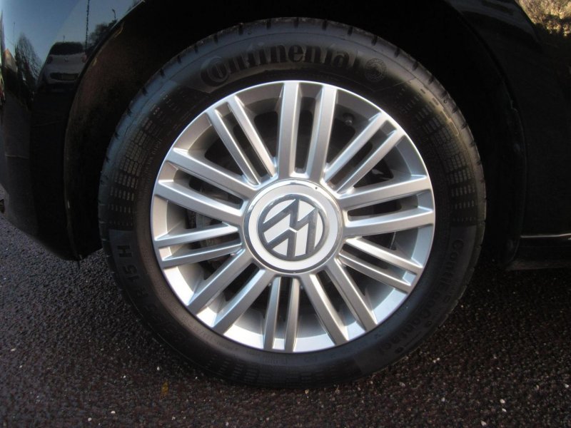 VOLKSWAGEN UP