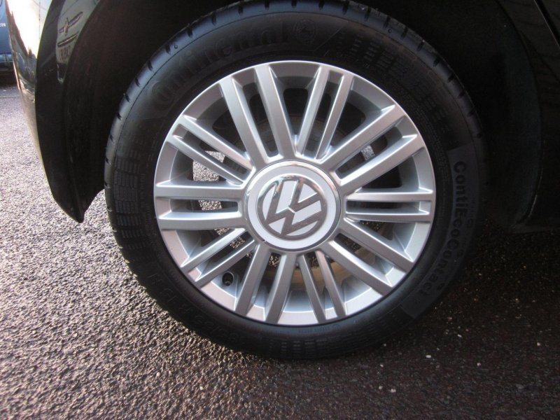 VOLKSWAGEN UP