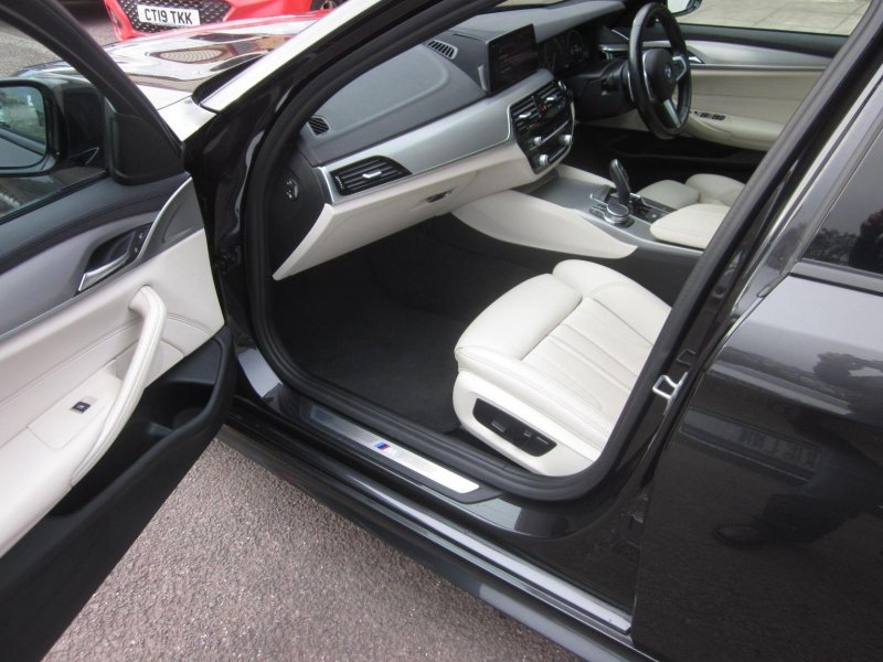 BMW 5 SERIES